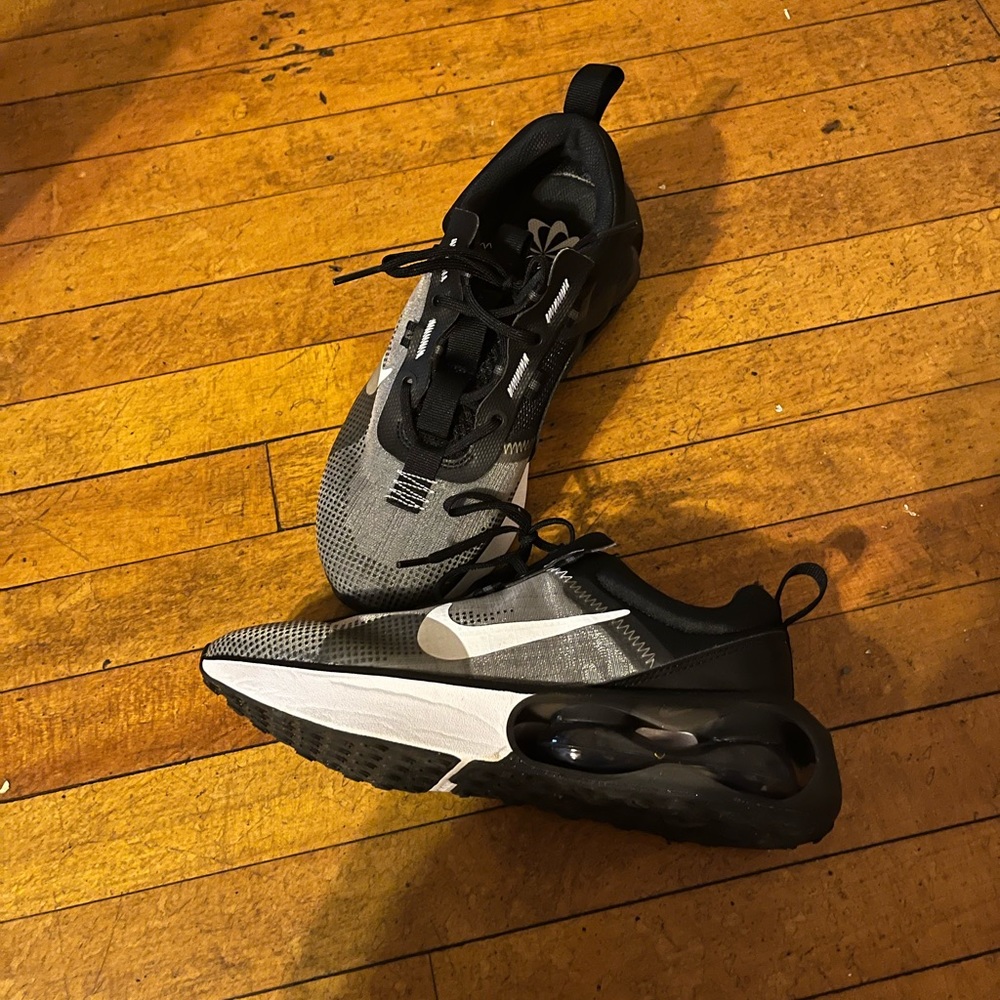 Barely worn Nike’s - Picture 4 of 6